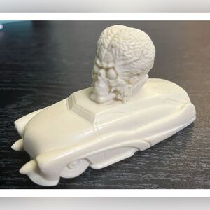Mars Attack! Martian Head In Flying Saucer Car Resin Model Kit NEW!